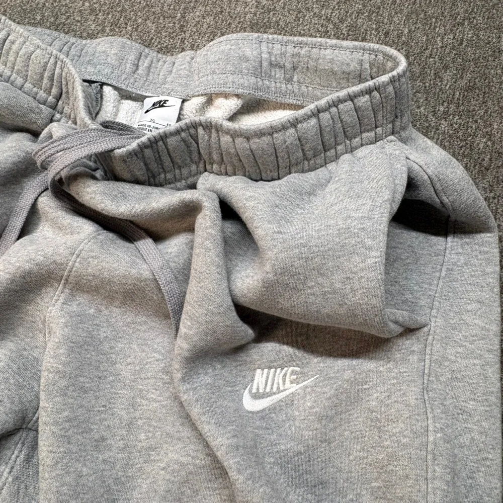 Nike sportswear club